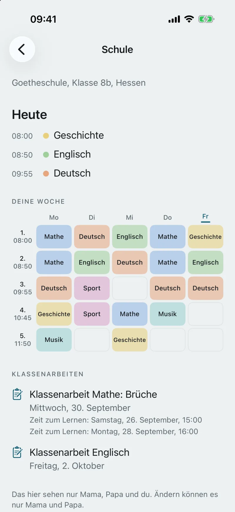 Schulseite eines Kindes mit eigenem Konto: Goetheschule, Klasse 8b, Hessen. Heute: 08:00 Mathe, 09:55 Deutsch, 10:45 Musik. Deine Woche als Stundenplan in Fächerfarben, der Donnerstag markiert. Klassenarbeiten: Mathe: Brüche am Mittwoch, 30. September, mit Zeit zum Lernen am 26. und 28. September.